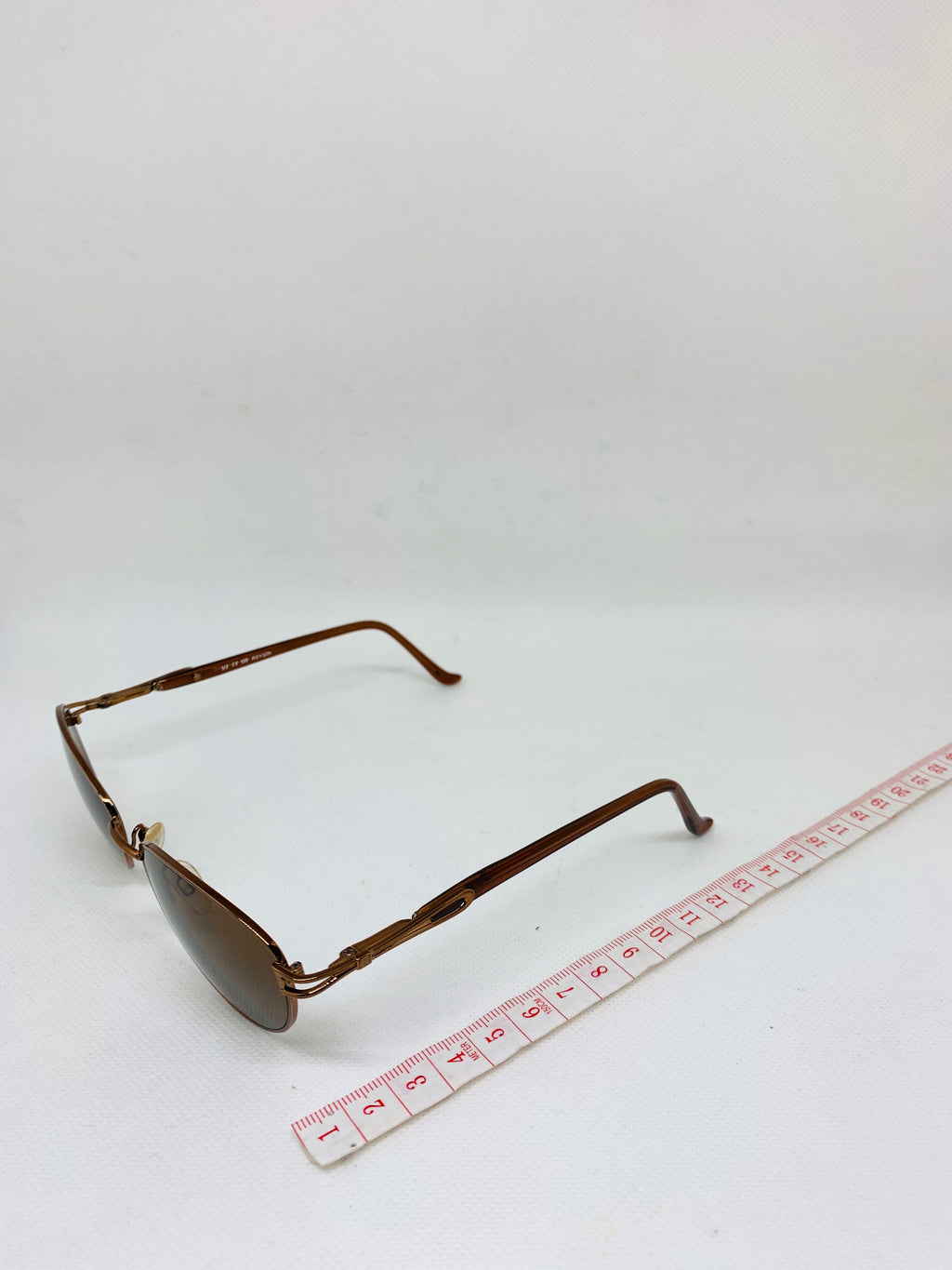 REVLON rv 005 d35 56 17 135 vintage sunglasses DEADSTOCK