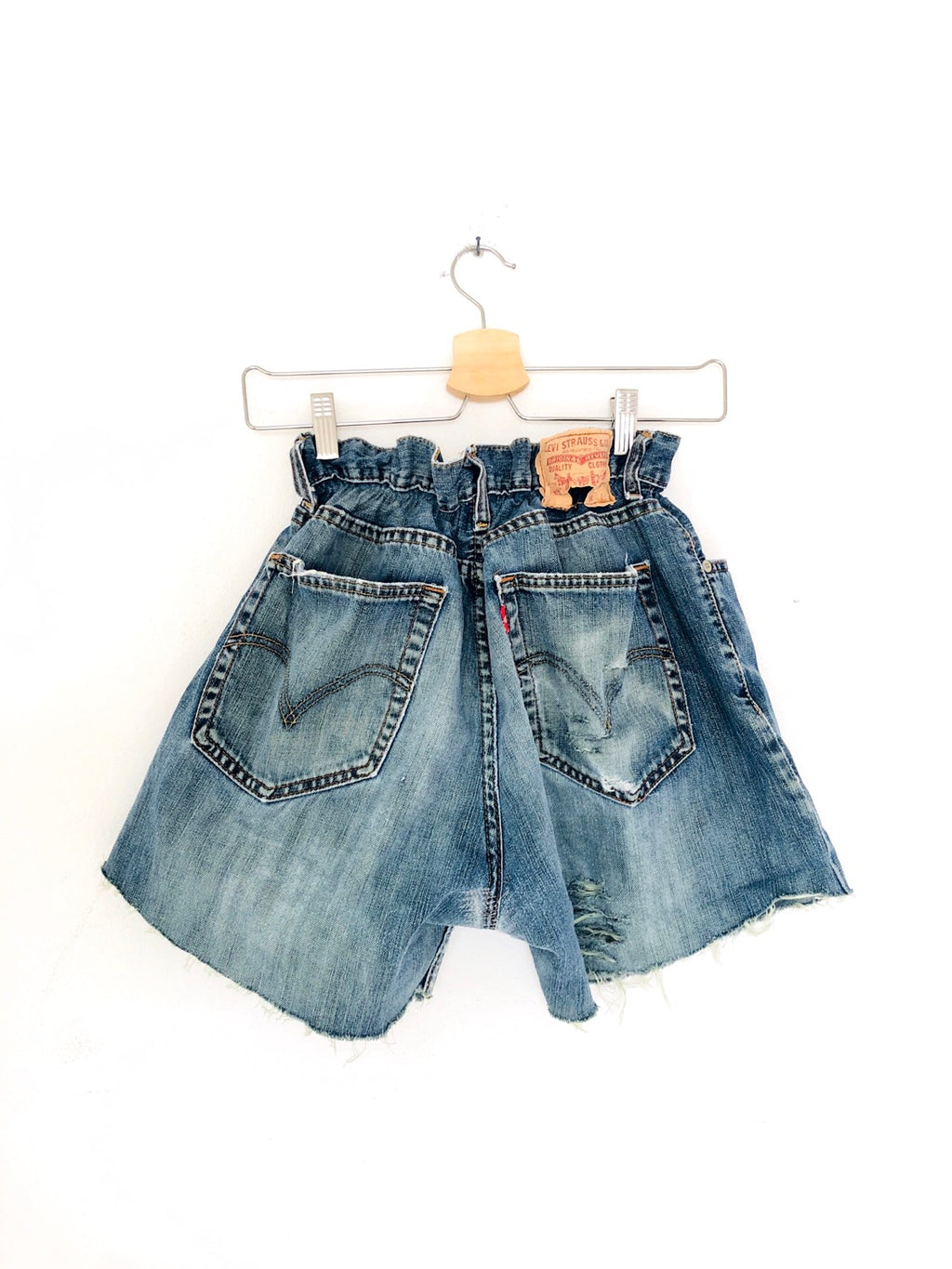 SHORTS A CARAMELLA LEVI’S VINTAGE