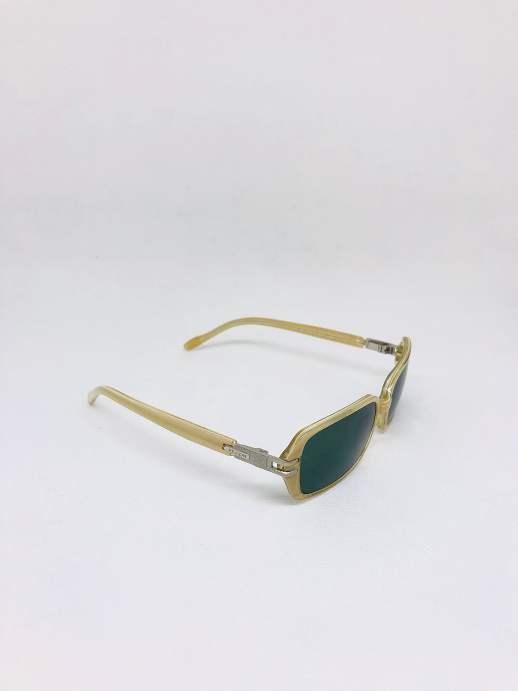 REVLON rv 1025 04 52 16 135 66 vintage sunglasses DEADSTOCK