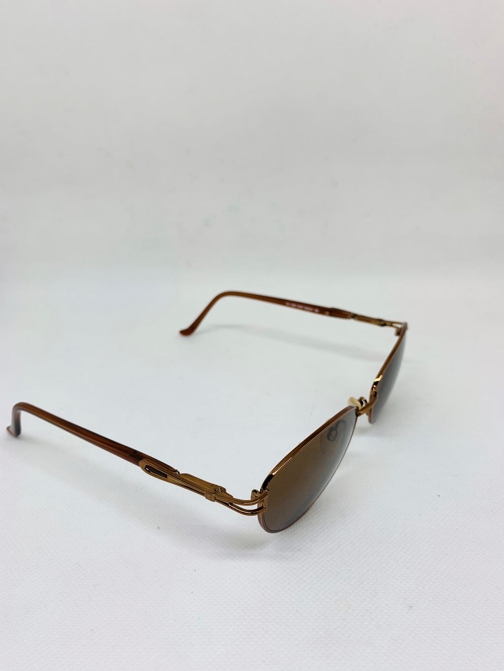 REVLON rv 005 d35 56 17 135 vintage sunglasses DEADSTOCK