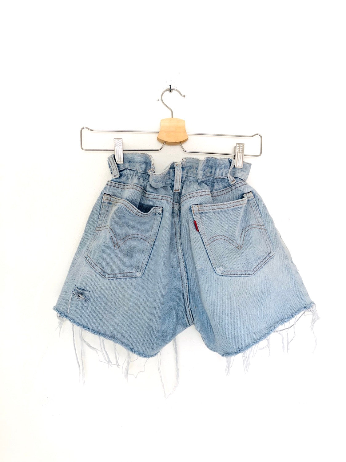 SHORTS A CARAMELLA LEVI’S VINTAGE
