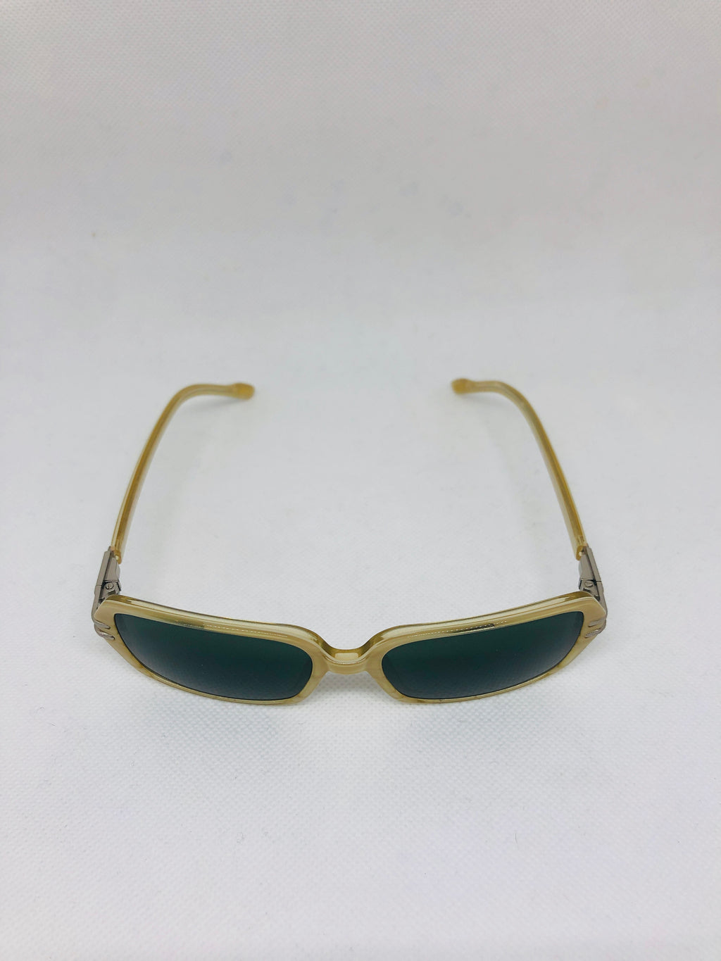 REVLON rv 1025 04 52 16 135 66 vintage sunglasses DEADSTOCK