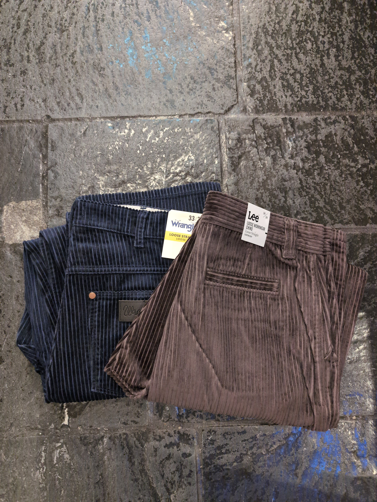 Pantalone velluto Wrangler e Lee